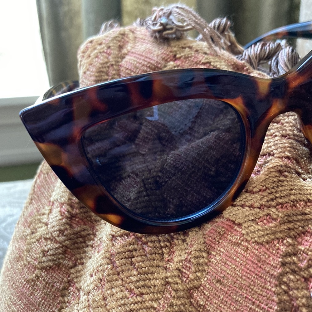 NWT Caliblue sunglasses cat eye and tortoise-look frames. - Picture 2 of 6
